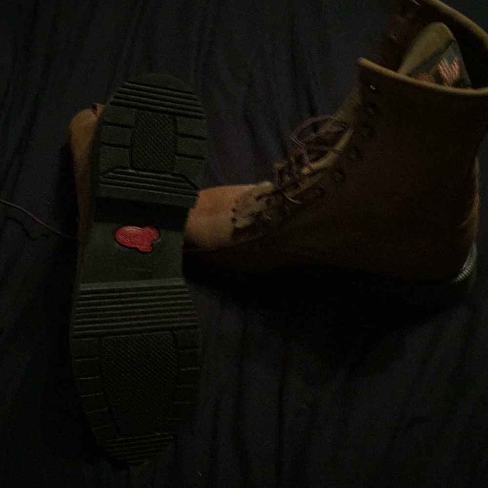 Justin lace up